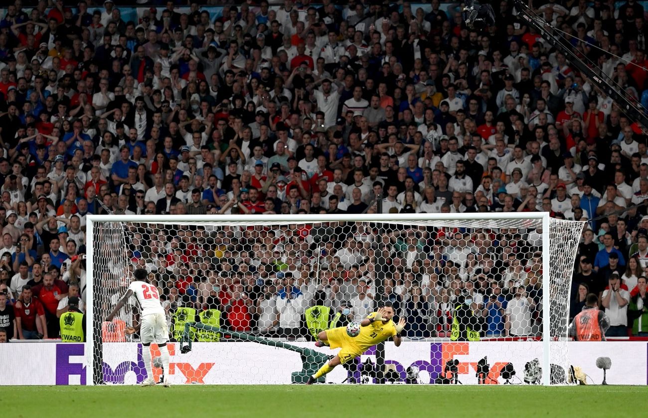 Football penalty shootout